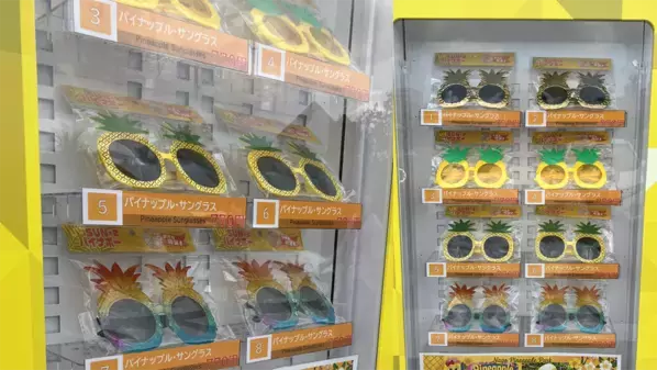 【ボードステーション導入事例】　沖縄県名護市「ナゴパイナップルパーク」にオリジナルグッズが買える自販機を設置