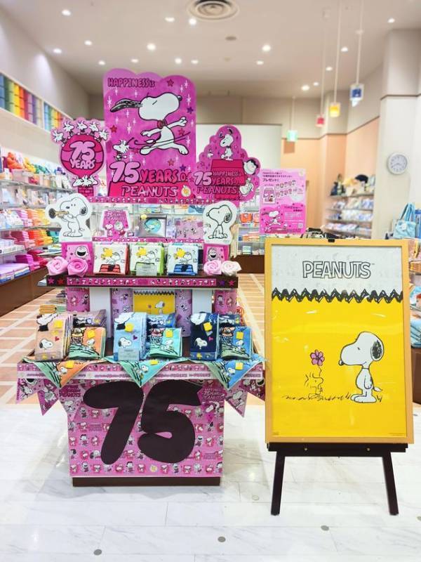 PEANUTS売場づくりコンテスト2025　受賞店舗決定！“75th Twinkling Anniversary ～キラキラのアニバーサリー！～”をテーマに全国約1,400店舗が参加