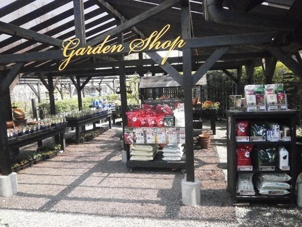 「軽井沢レイクガーデン」2026年の開園期間は4月17日(金)～11月8日(日)　約1万坪の庭園にイングリッシュローズやハーブなどが咲き誇る