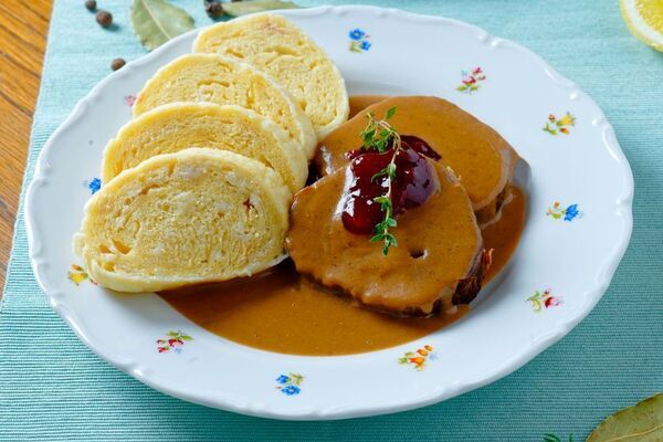 日本初、チェコ料理公式認証「Czech Specials」日本で開始　都内2店舗を認定、大使館で授与式開催