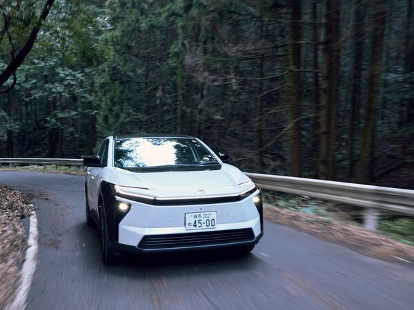 TOYOTAの電気自動車「bZ4X」とともに過ごす日常を描く「365 SCENES」　第2弾は俳優・映画監督 斎藤工さんのゆかりの地である栃木県足利市での“過去と未来”をつなぐドライブへ　ウェブメディア「Pen Online」にて3月23日(月)より公開