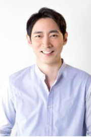 「阪急西宮ガーデンズ 春のお花見会」開催着物に身を包んだ俳優・小泉孝太郎さんが、桜の木の下で日本酒を嗜む