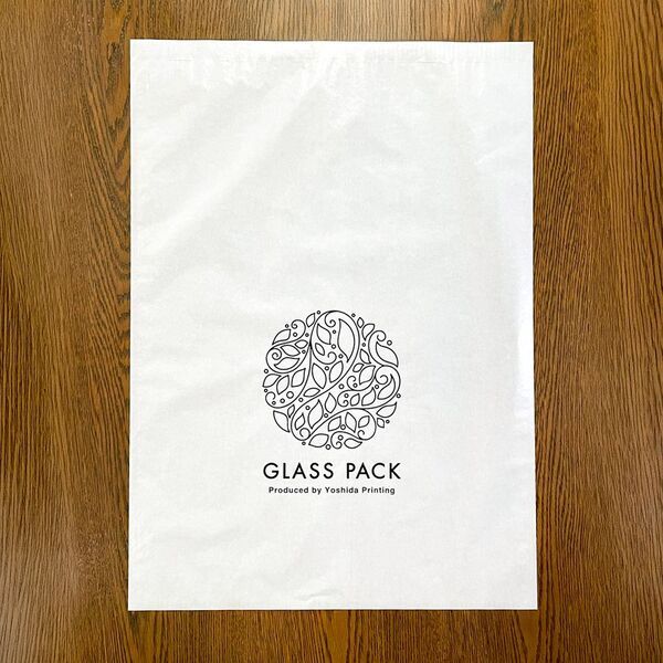 従来比3倍の超大型サイズ！アパレル業界の脱プラを強力サポートする半透明紙包材【グラスパックXL】新発売
