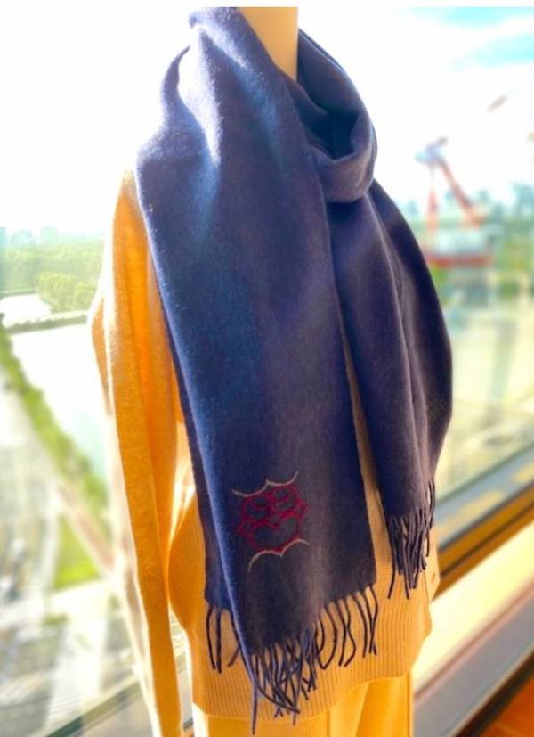 アイヌの伝統文様を纏う、心に届くギフト　SHOKAYのヤク100％ショール・スカーフにアイヌ文様刺繍をお入れする期間限定サービスを再開！