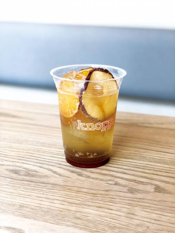 フードロス削減の動きが広がる中、富山県のナッツ＆ドライフルーツ専門店「knopp.(クノップ)」にて地元を中心に規格外の果物の取り扱い品目が約140％に増加