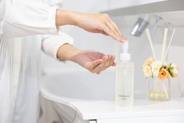 「馬油で落とす」という発想　薬師堂が「ソンバーユ クレンジングオイル」から新しく「レモンの香り」を4/8に発売