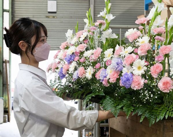 人手不足が続く葬祭業界で変化　花祭壇の技術職に応募増、前年比151％