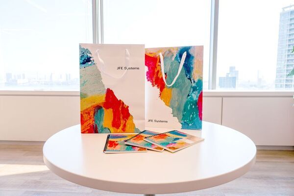 世界を「夢中」で染めてゆく　ＪＦＥシステムズ、ヘラルボニーと描く新しい採用ブランド