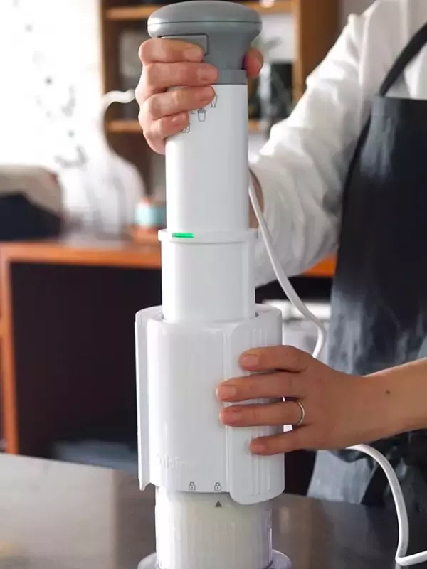 押すだけ、わずか1分で完成！自分好みに楽しめる新感覚アイスクリームメーカー　クイジナート「フローズンデザートメーカー」2026年4月下旬発売