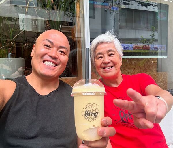 78歳の母が描いた8年越しの夢を、ウェルビーイング専門家の息子が実現。豆腐スムージー『PAPMA』でフィリピンの国家的栄養課題に挑む