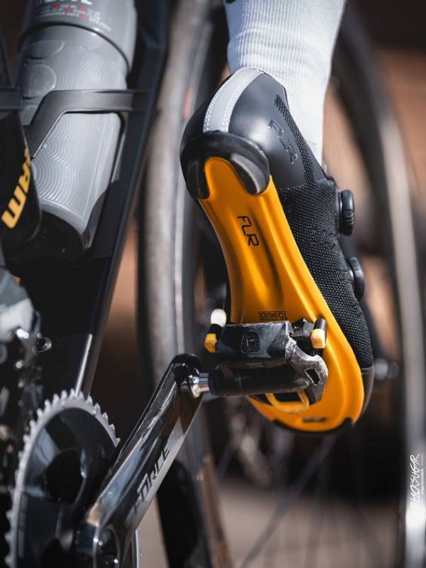 FLR｜新型サイクリングシューズが試せる！全国24店舗でリレーポップアップを開催