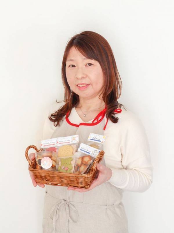 入院中に生まれた物語を書籍化　焼菓子屋が児童ファンタジー『月の輪のひみつ』出版