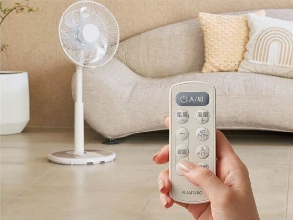 扇風機は「涼む道具」から「心を満たすインテリア」へ　温度センサー搭載「アロマ首振 リビング扇風機」を2026年4月上旬より販売を開始