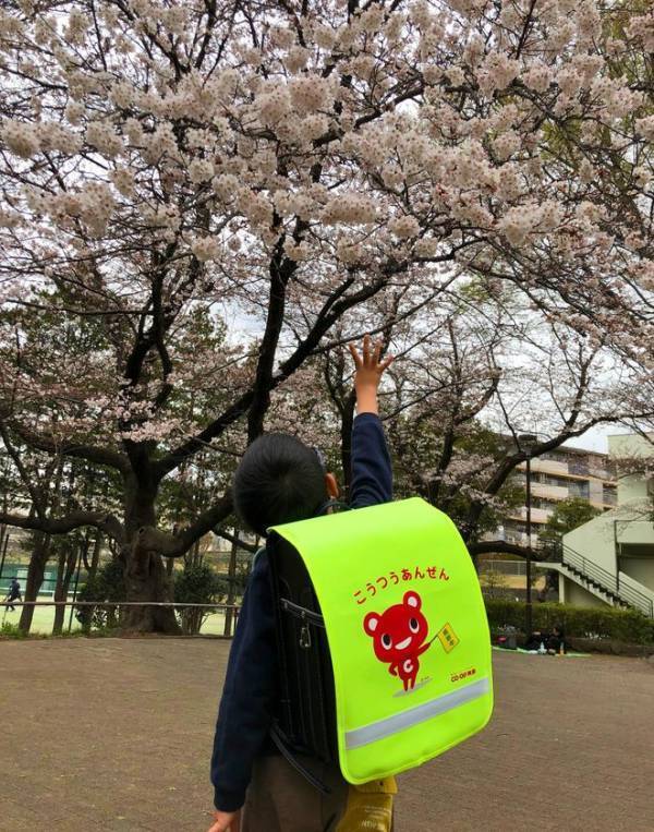 児童の安全な通学を地域で支える　コープ共済連、全国の新一年生にランドセルカバー約30万枚を寄贈