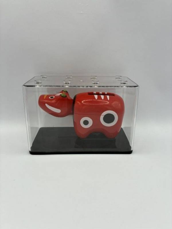 光で首が動く！？思わず見入る「ソーラー赤べこ」誕生