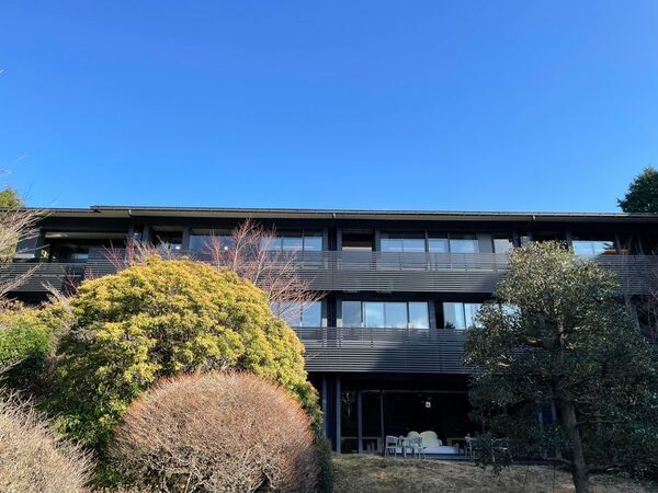 「静寂を染める色彩」仙石原古今、京森康平が全館を彩る宿泊者限定アートイベント開催