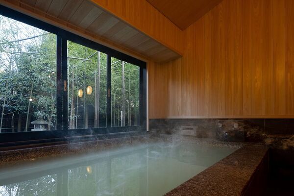 「静寂を染める色彩」仙石原古今、京森康平が全館を彩る宿泊者限定アートイベント開催