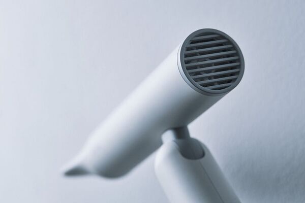 【速く、美しく、軽やかに。新しいヘアドライ体験へ】業界トップクラスの風速52m/s(※1)と、リンゴ1個分の軽さを両立「Re・De Hairdry+（リデヘアドライ プラス）」を2026年4月17日(金)発売