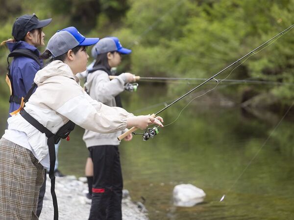 グローブライド、高知県嶺北で高校生向け自然体験型プログラムを実施