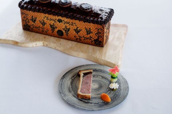 万葉の地・奈良桜井に集う、美食の祝祭　「AUBERGE de SENVIE」開業1周年を祝う、至高の古都ガストロノミー