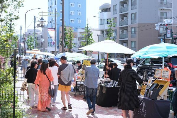カメラがまだ知らない、東京の48時間　～東京・目黒通りの歩道に48時間限定で約100軒のマーケットが並ぶ「第15回目黒マルシェ」5月2日・3日開催～