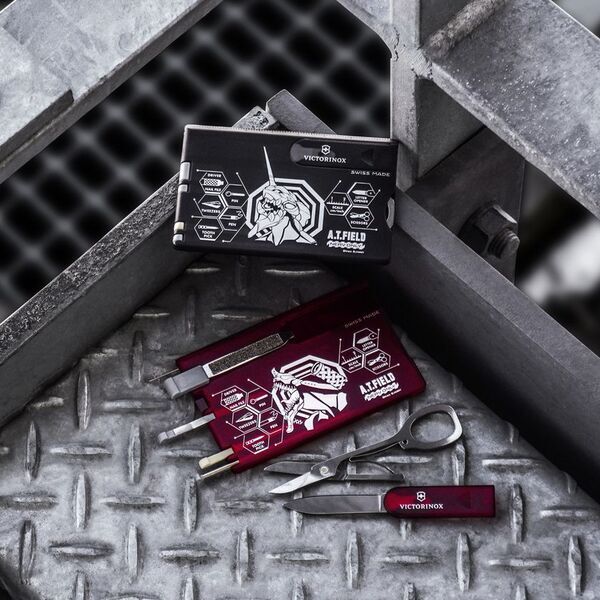 エヴァンゲリオンのワークブランド「A.T.FIELD EVANGELION WORK」と「VICTORINOX」のコラボによるスマートなカード型マルチツールが2026年5月15日発売