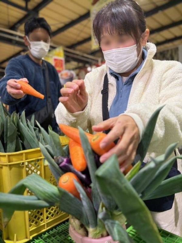 GWは“野菜イベントで群馬を盛り上げる！”「詰める」「積む」「量る」「すくう」群馬県渋川市 上州・村の駅で「G.W.お野菜大放出祭」開催