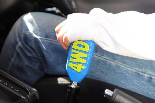 ジムニーのトランスファーノブに遊び心をプラス！ジムニー専用「トランスファーノブFLEXIBLEエクステンション」先行予約販売を開始