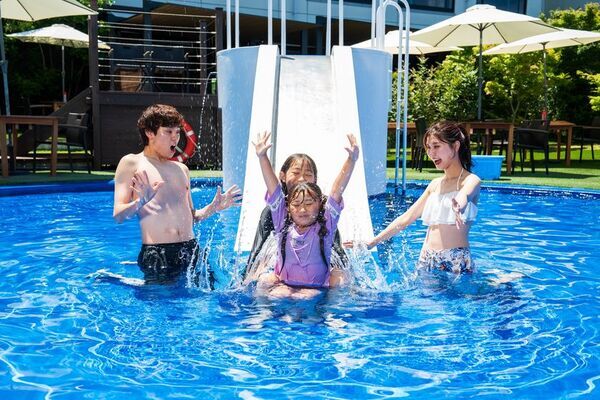 島原温泉ホテル南風楼のガーデン・テラス・プールが通年利用可能な「温水プール」としてリニューアルオープン！有明海と一体化する至福のインフィニティプールへと進化！