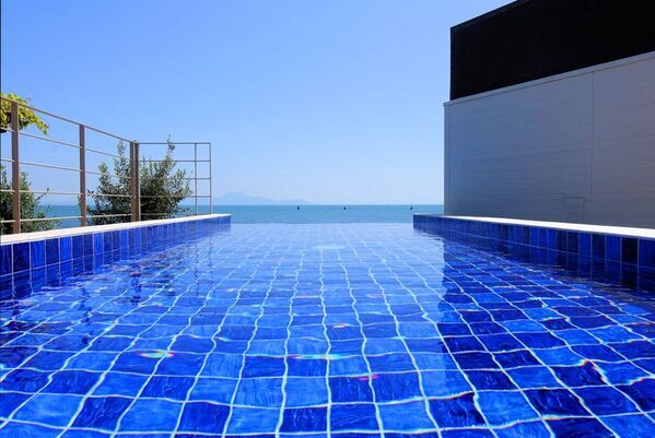 島原温泉ホテル南風楼のガーデン・テラス・プールが通年利用可能な「温水プール」としてリニューアルオープン！有明海と一体化する至福のインフィニティプールへと進化！