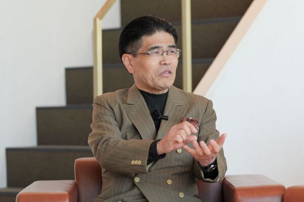 美容・健康分野でも活用される「ケイ素」の可能性をテーマに芸能生活50周年のルー大柴氏ら異色の4人による特別対談を実施