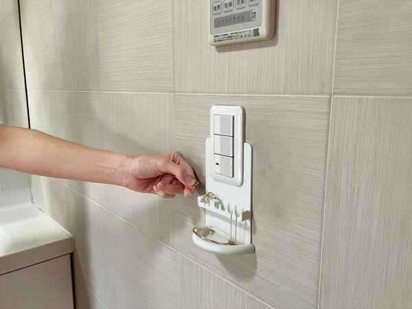 ビス・工具・テープ一切不要の壁面収納「Pocketch(ポケッチ)アクセサリートレー」を5月18日に発売！