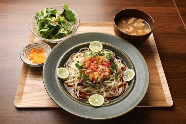 【株式会社オカベ×『editor’s favるるぶキッチン』】半田そうめん「オカベの麺」を使用したランチメニューを提供
