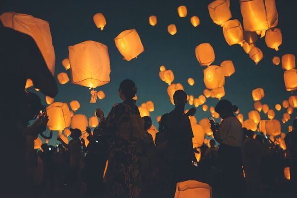 最大3,500基の光が夜空を彩る「七夕スカイランタン祭り2026」埼玉・京都で7/17(金)より開催 昨年チケット4万4千枚完売イベント