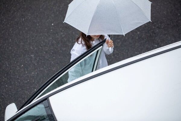 梅雨時期の車移動負担を軽減　携帯型子供用シートベルト「スマートキッズベルト」が夏休み前の安全対策として注目