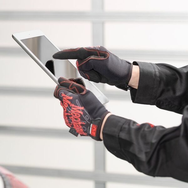 世界的ワークグローブ「Mechanix Wear」と工具メーカーKTCが作業の質を高める限定グローブを発売