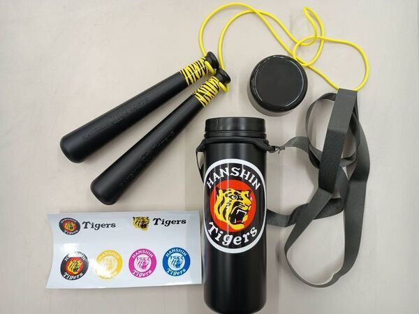 約20cmの応援バットがカプセルに！阪神タイガース応援バットをガチャCAN自販機にて販売開始