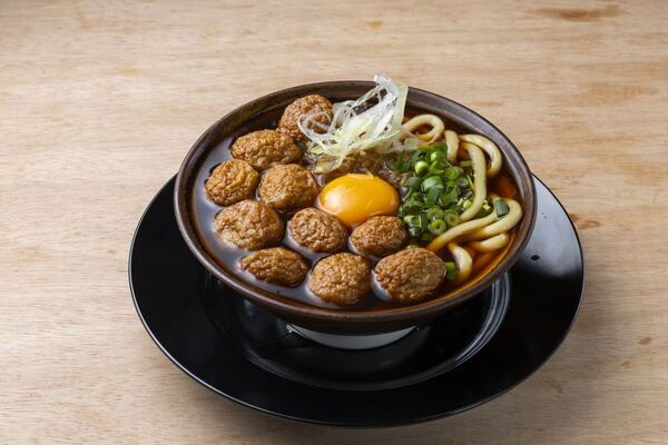 小田原漁港に“海鮮城”・“食べる灯台”出現！？豪快な“海鮮桶丼”と“小田原城”がグルメになって登場漁港飯を味わう「とと丸食堂」メニュー大幅リニューアル