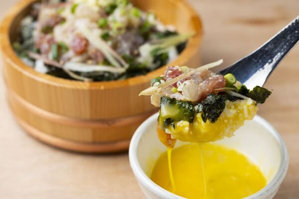 小田原漁港に“海鮮城”・“食べる灯台”出現！？豪快な“海鮮桶丼”と“小田原城”がグルメになって登場漁港飯を味わう「とと丸食堂」メニュー大幅リニューアル