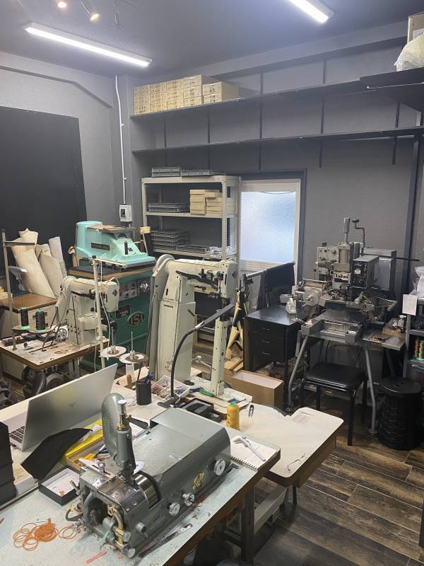 特急「ひのとり」モチーフの大人向けアイテム栃木レザーを使用した革製小物シリーズを発売！