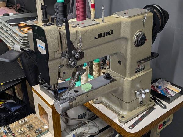 特急「ひのとり」モチーフの大人向けアイテム栃木レザーを使用した革製小物シリーズを発売！