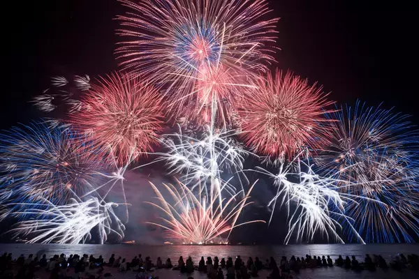 淡路島で夏の特等席！音楽とシンクロする3,000発の芸術！「慶野松原花火大会観覧クルーズ」7/25(土)運航決定