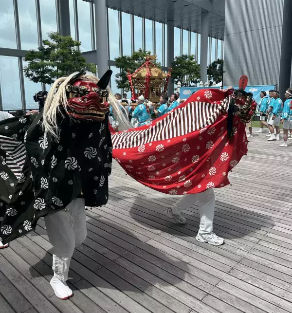 ～あべのハルカスから大阪・関西を厄祓い＆運気上昇祈願～「阿倍野神輿（あべのみこし）」と「阪南獅子舞」があべのハルカスの展望台「ハルカス300」を巡幸