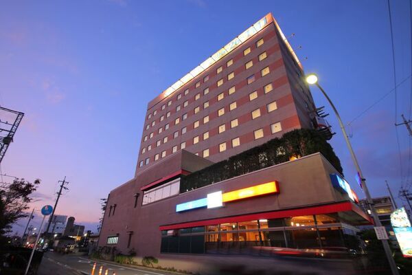 伊勢の夜に、三重の地酒と出会う。伊勢パールピアホテルに「“旅の余韻”を愉しむカジュアルバー」が誕生。