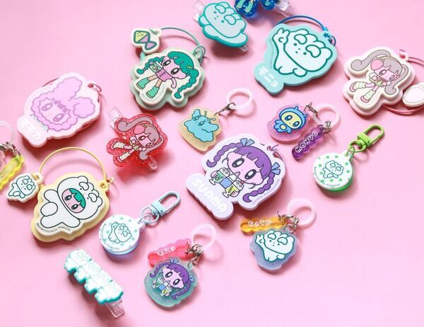 TICOの初コラボが実現！名入れ対応でギフトにも　「モニョチタポミチ」とのアクリルグッズ全6種を2026年6月16日(火)から1カ月限定で、楽天市場にて販売開始