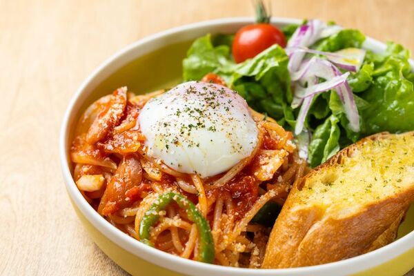 熱海プリンで唯一お食事メニューを提供する『熱海プリン食堂』が、メニューをリニューアル！2026年6月24日(水)から「かばさんバーガー」などワンプレートメニューが続々新登場！