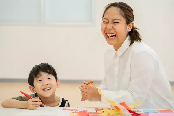 運動療育「TAKUMI」の事業拡大に伴い、新卒採用数が3年で6倍に　イニシアス株式会社が未来の療育業界を担う人材育成を強化