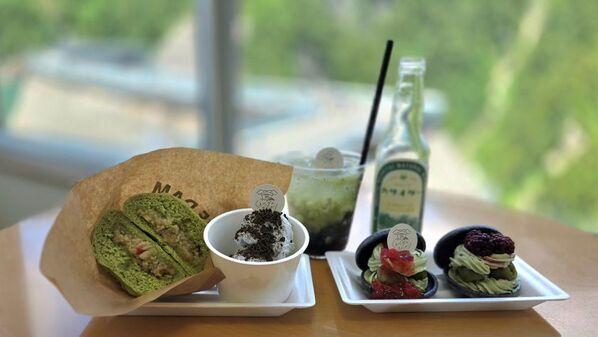 スタッフ考案『黒部ダム、食べられます』黒部ダムの“黒”とダム湖の“緑”を表現した新作スイーツ5種を7月1日より販売開始