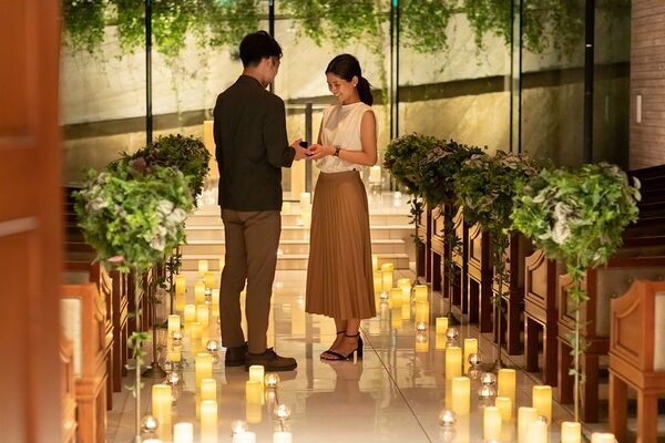 横浜の夜景の上でプロポーズ ――みなとみらいの結婚式場 × ヘリが贈る「濃い7分」の新プラン
