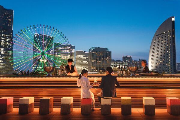 横浜の夜景の上でプロポーズ ――みなとみらいの結婚式場 × ヘリが贈る「濃い7分」の新プラン